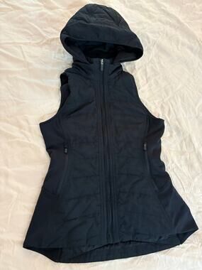 Black Quilted Hooded Vest Lululemon Flattering Athletic Running Gorpcore 6